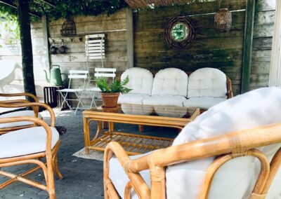 Stofferen erfstuk rotansalon met buitenstof