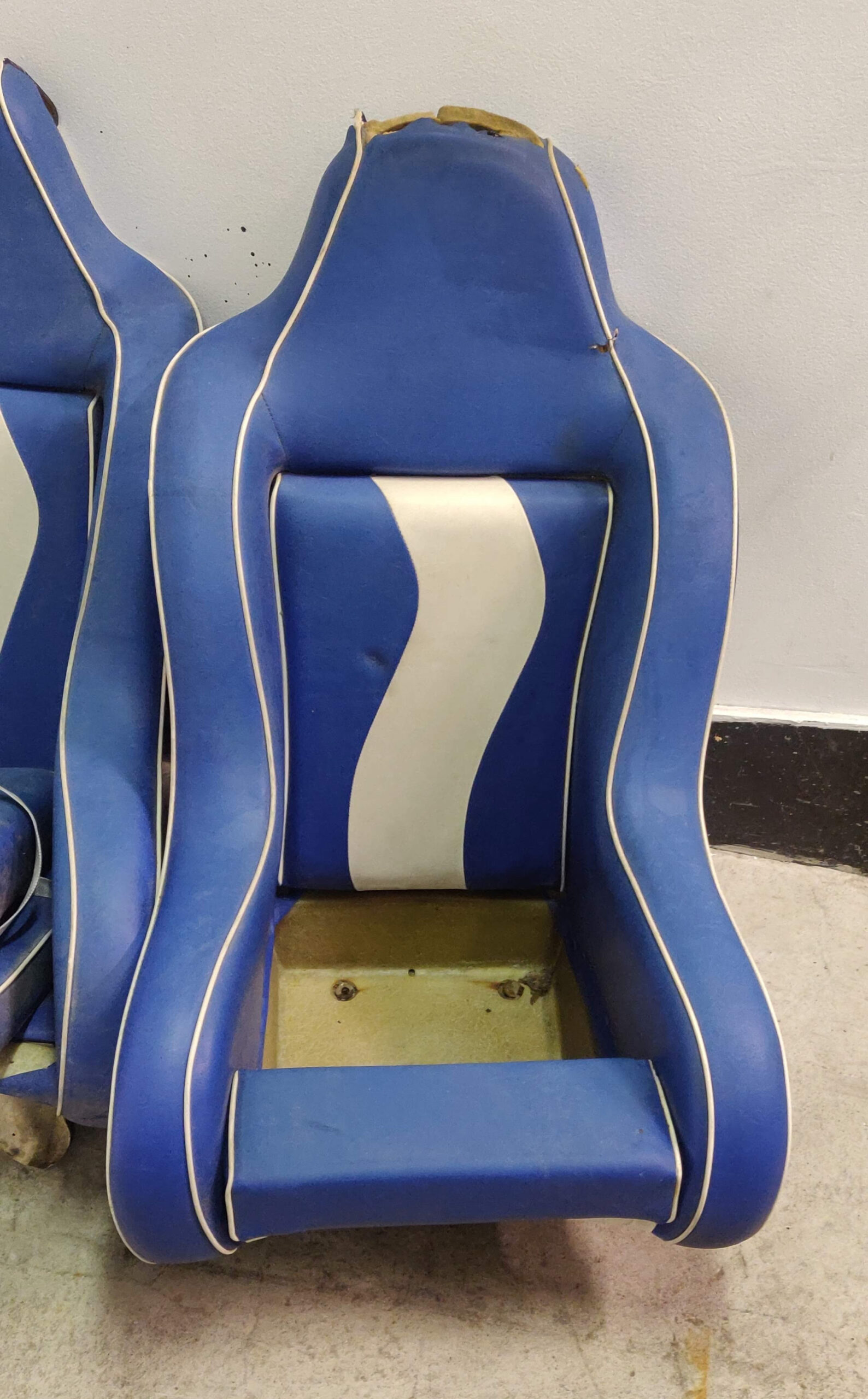 Oude versleten zetel